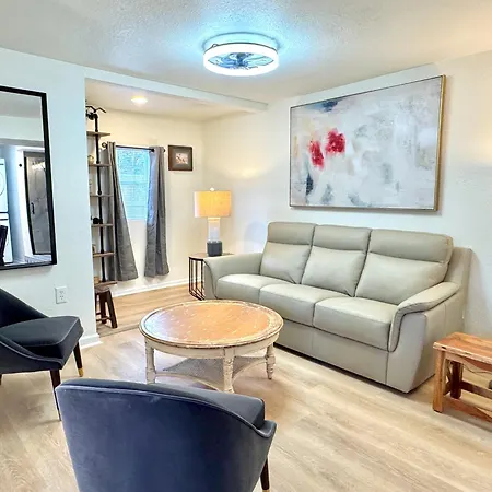 Upgraded Suite - Easy Access To Uptown #N29